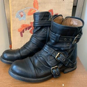 Ugg black leather boots. Moto Elisabeta Ugg boots. Size 8.